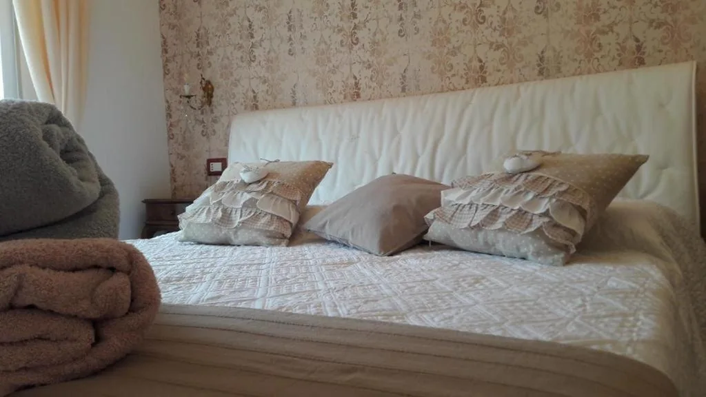 Double Room with Private Bathroom — Ciao Verona Bed and Kitchen