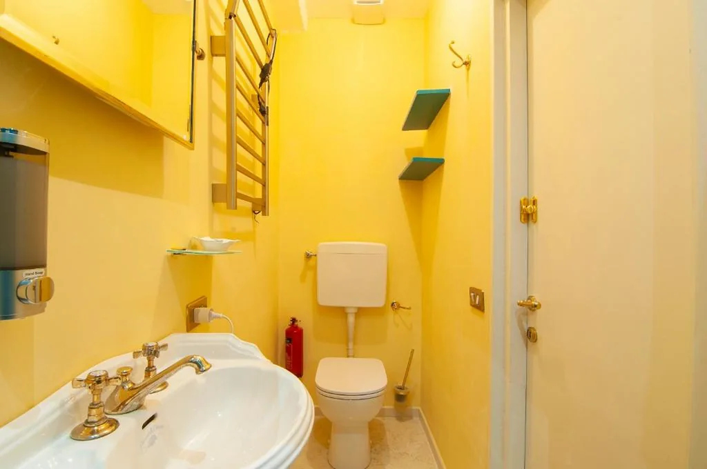 Double Room with Private Bathroom — Desiderium Suite