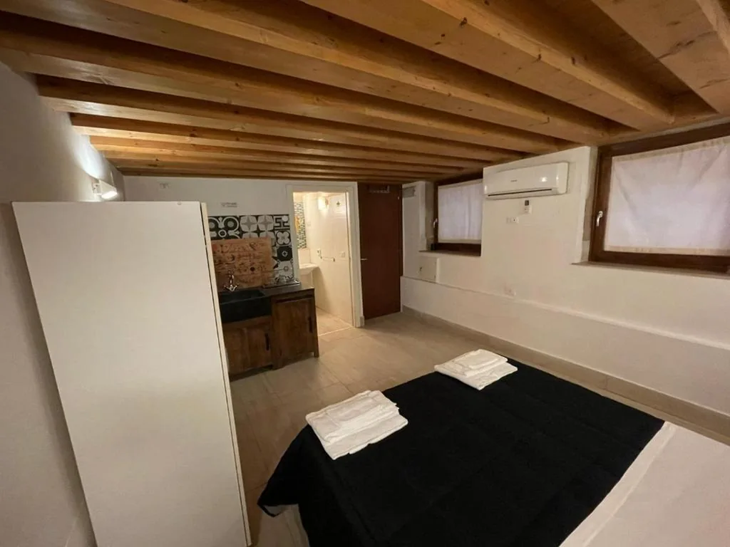 Camera Matrimoniale con Bagno Privato — Dimora Blu Suite