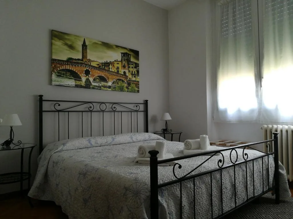 Camera Matrimoniale con Bagno Privato Esterno — A casa di Luca