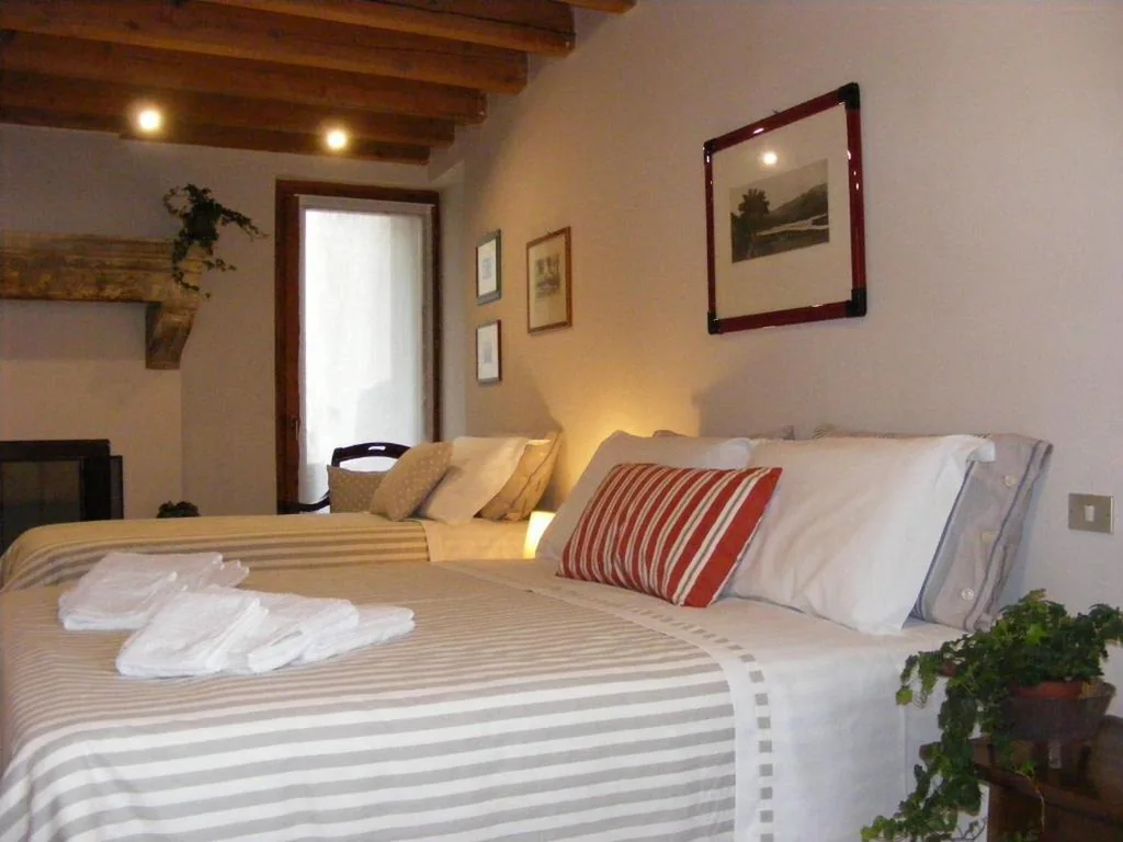 Double Room with External Private Bathroom — B&B Borgo Re Teodorico