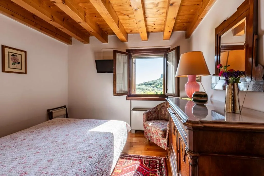Camera Matrimoniale con Bagno Privato Esterno — B&B Il Pettirosso