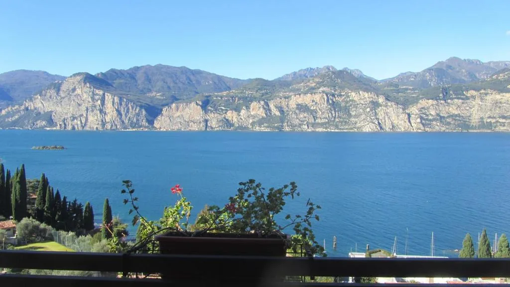 Double Room with External Private Bathroom, Balcony, and Lake View — Villa Emma Malcesine