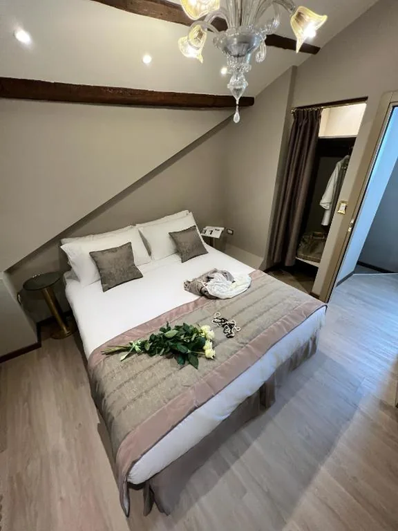 Double Room with External Private Bathroom — Cà Dell’Arte Palace