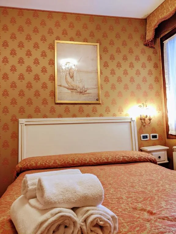 Camera Matrimoniale con Bagno Privato Esterno — Ca’ San Vio