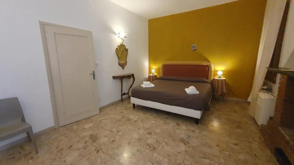 Camera Matrimoniale con Bagno Privato Esterno — Casa del Pozzo