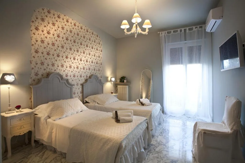 Camera Matrimoniale con Bagno Privato Esterno — Casa Vittoria