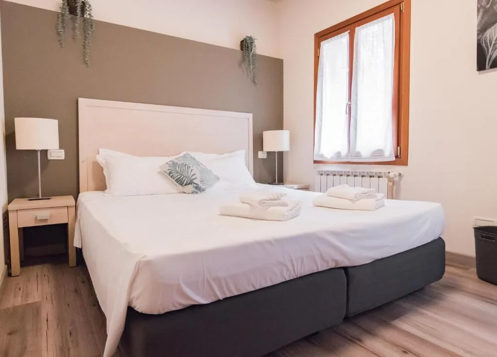 Double Room with External Private Bathroom — Casanova ai Tolentini