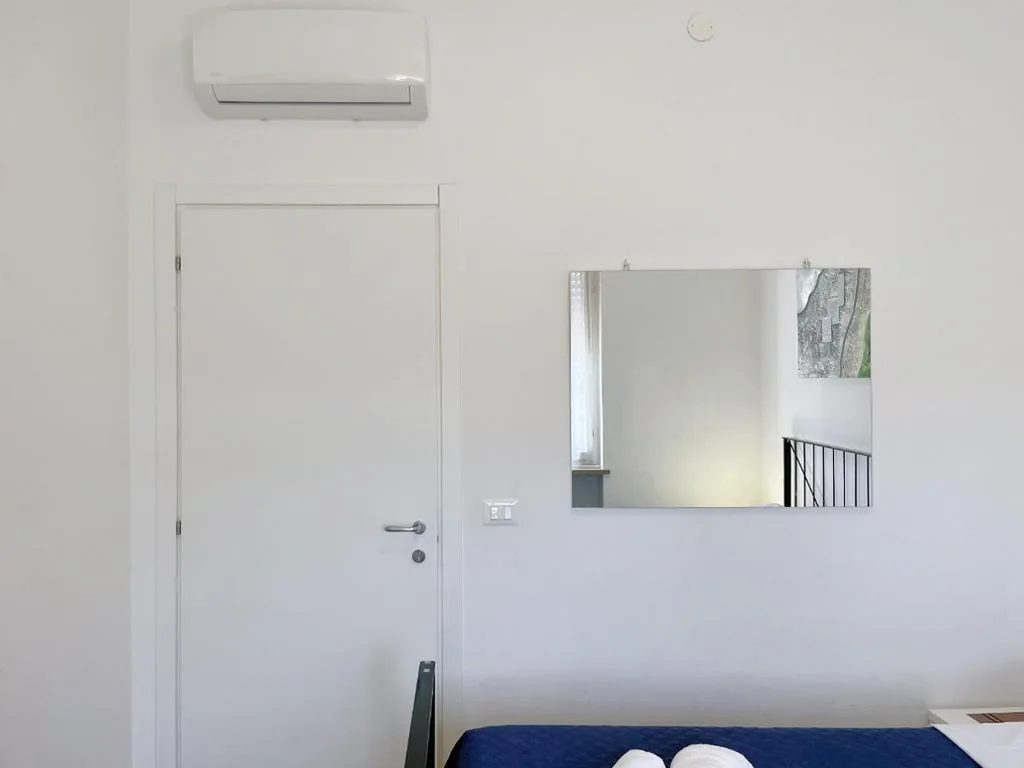 Camera Matrimoniale con Bagno Privato Esterno — Confortini Rooms SUNDAY