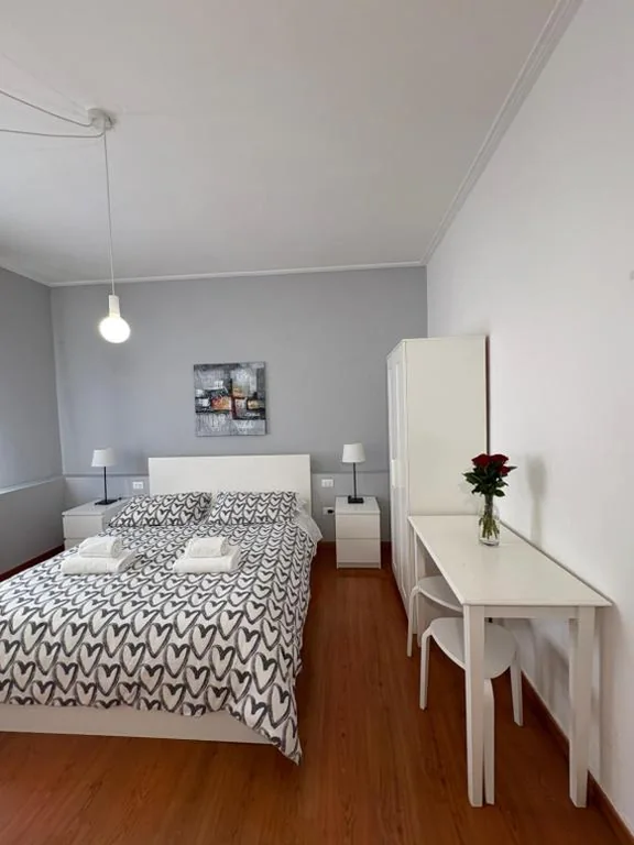 Camera Matrimoniale con Bagno Privato Esterno — Delle Rose Rooms – Le Arche Verona