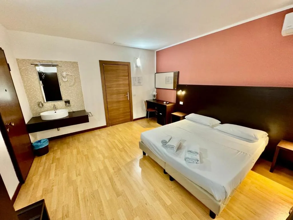 Double Room with External Private Bathroom — Hotel Guidi