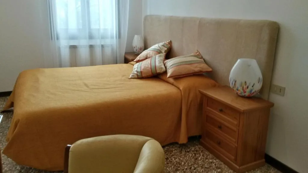 Camera Matrimoniale con Bagno Privato Esterno — La Casa del Mercante Veneziano