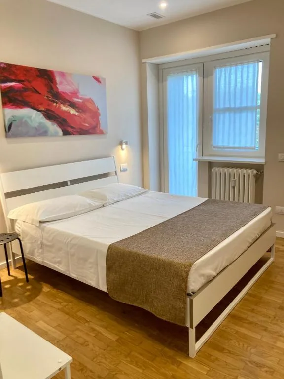 Camera Matrimoniale con Bagno Privato Esterno — Maison Altinia, locazione in centro storico a due passi dalla stazione