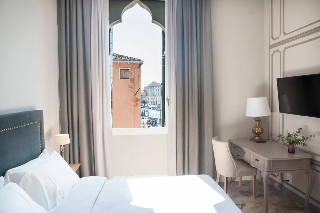 Double Room with External Private Bathroom — Palazzetto Foscari