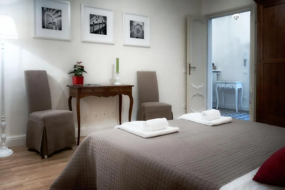 Camera Matrimoniale con Bagno Privato Esterno — Palazzo Cerù Bed and Breakfast