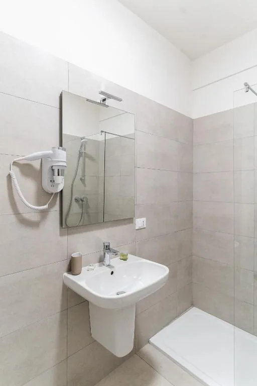 Double Room with External Private Bathroom — Residenza Leoncino