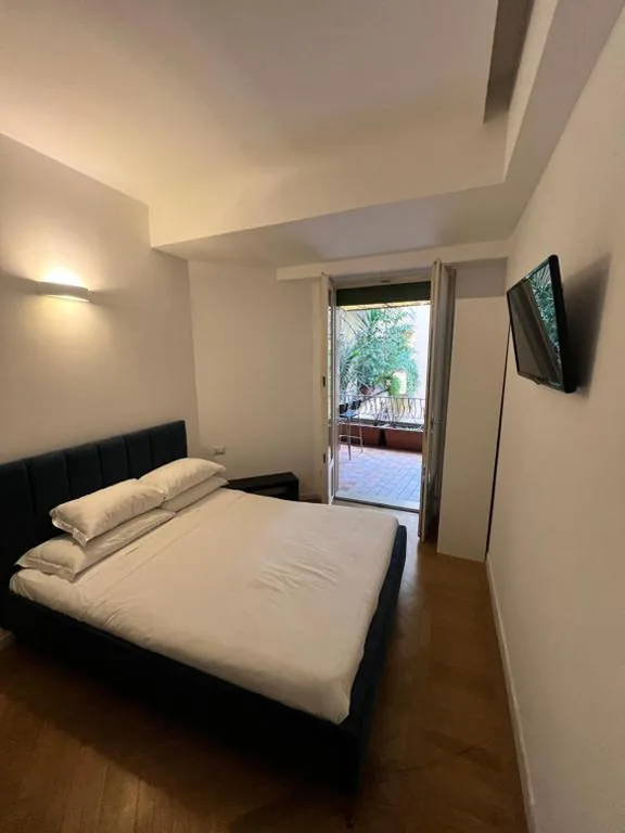 Camera Matrimoniale con Bagno Privato Esterno — Room Verona Ai Duchi