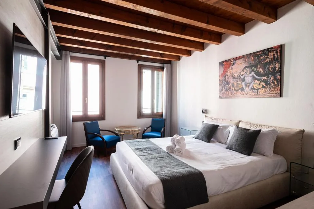 Camera Matrimoniale con Bagno Privato — GuestHost – Santo 86 Luxury Rooms