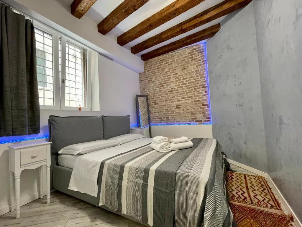 Camera Matrimoniale con Bagno Privato — Hayez Rooms