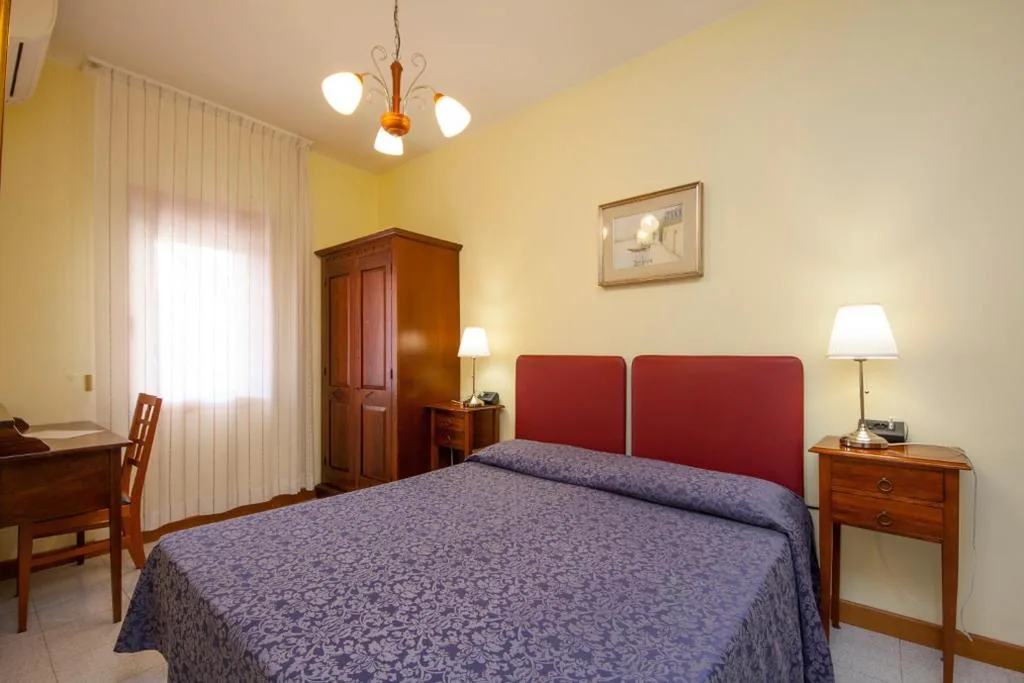 Camera Matrimoniale con Bagno Privato — Hotel dalla Mora