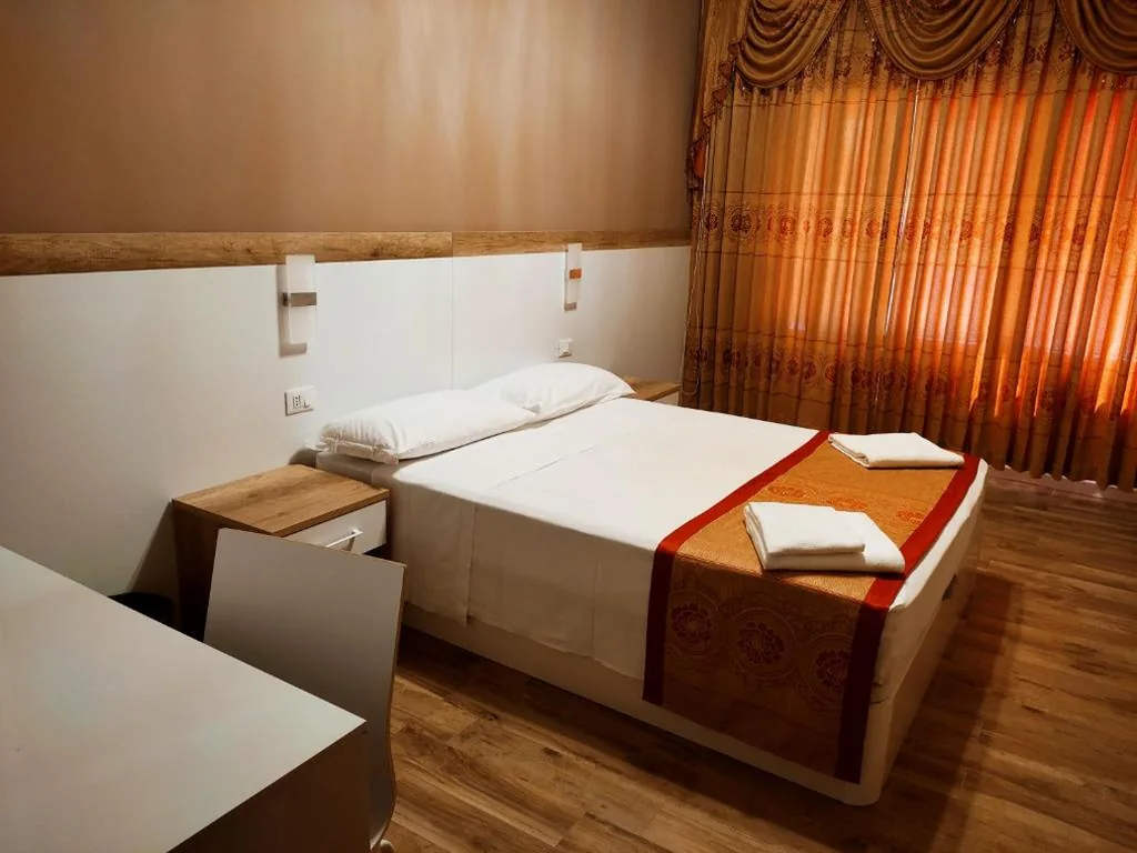 Camera Matrimoniale con Bagno Privato — Hotel Venice Tour