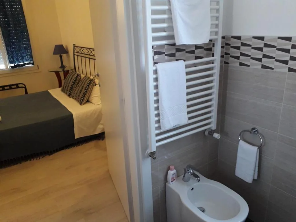 Double Room with En-Suite Bathroom — Dafne B&B