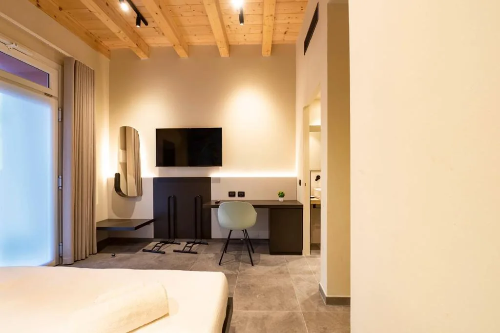 Camera Matrimoniale con Bagno Privato — Italianflat – Verona’s River, FREE PARKING for car & bike, nature, relax