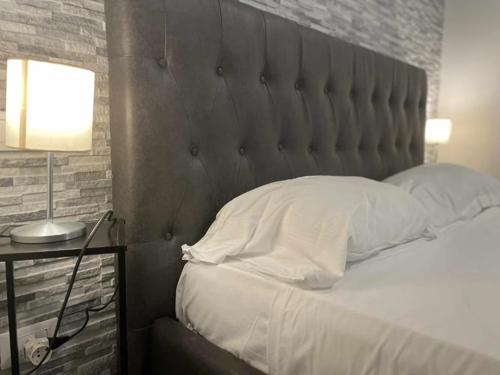 Double Room with Private Bathroom — L’angolo di Laura Borgo Roma – Kalima Home 3
