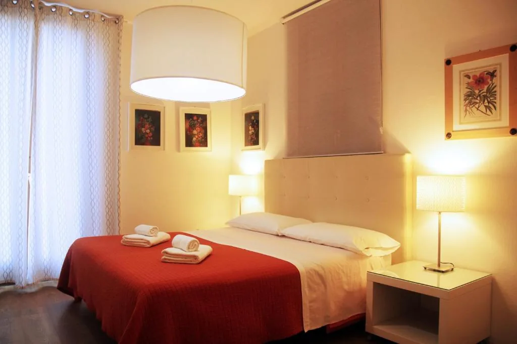 Double Room with Private Bathroom — La Magnolia – House