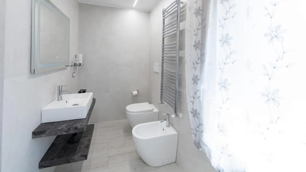 Camera Matrimoniale con Bagno Privato — Locazione turistica AL PORTO