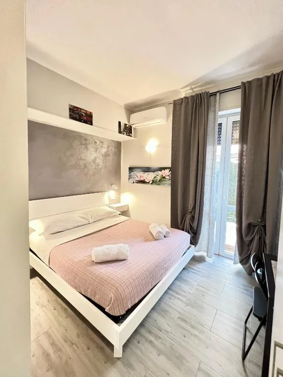 Double Room with Private Bathroom — locazione turistica girasole