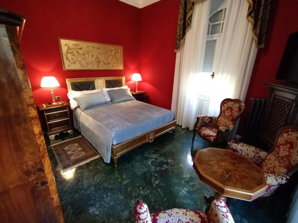 Double Room with Private Bathroom — NOBILI LIBARDI – VILLA BASEVI