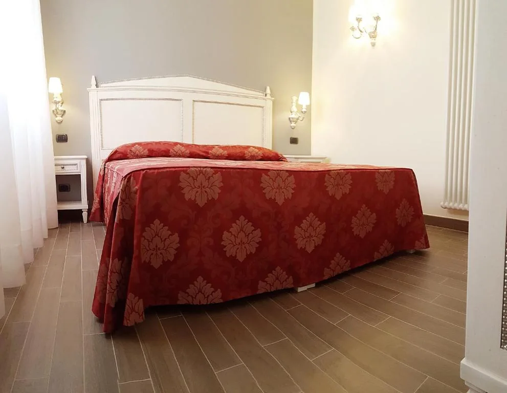 Camera Matrimoniale con Bagno Privato — Notti sull’Adige