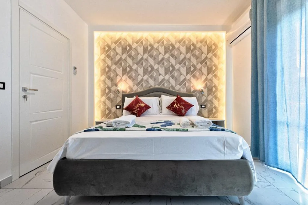 Double Room with Private Bathroom — Sara Venice station