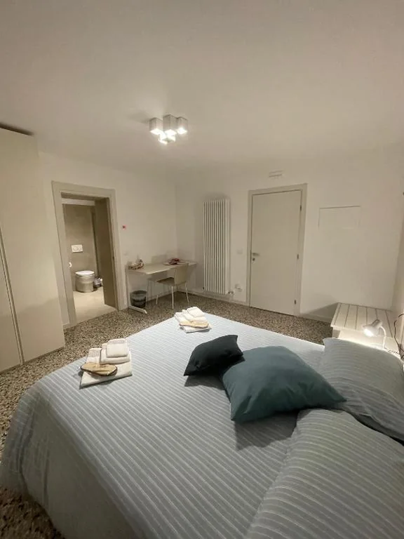 Camera Matrimoniale con Bagno Privato — Sisila Locazione
