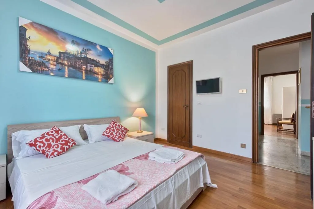 Camera Matrimoniale con Bagno Privato — Venice Mahdi Apartment