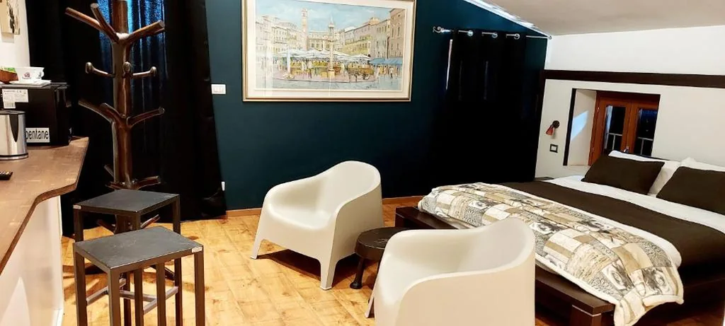 Double Room with Balcony and Lake View — Casa Lady