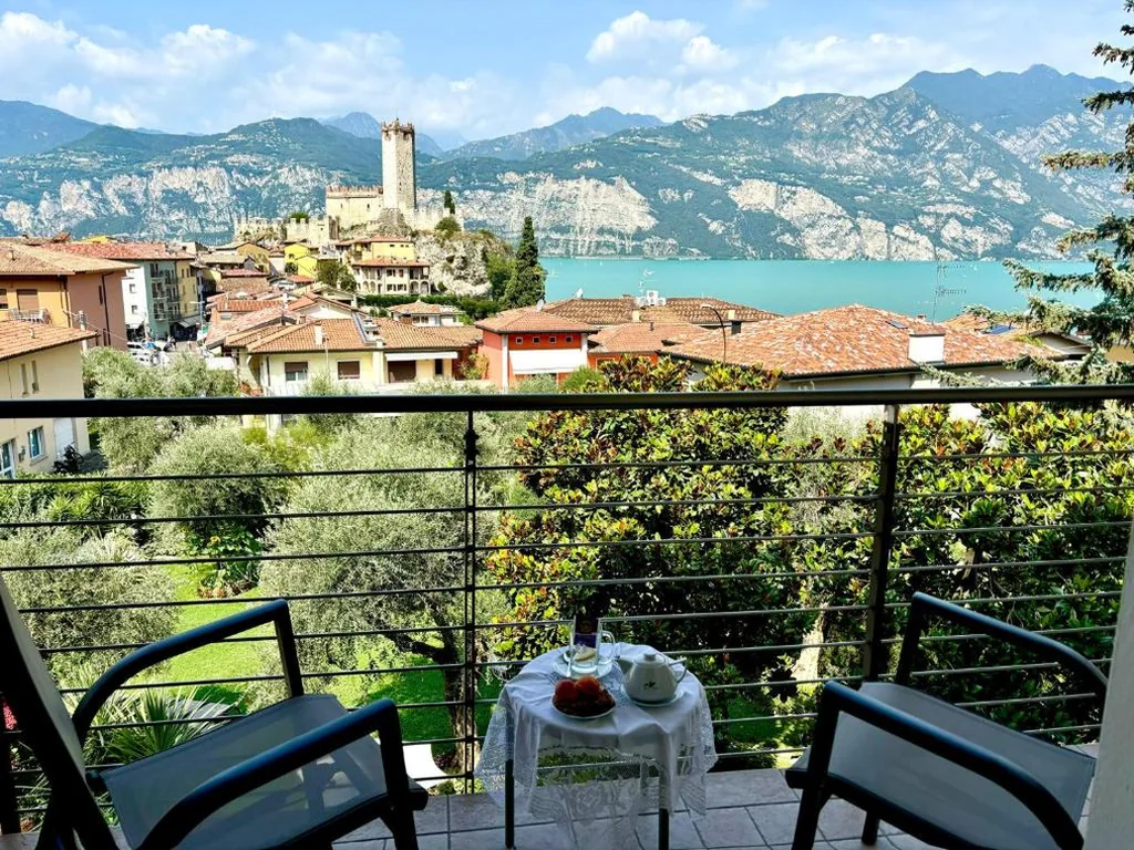 Camera Matrimoniale con Balcone e Vista Lago — Eco Hotel Ariston