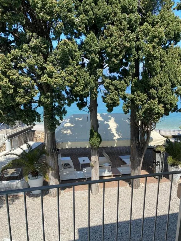 Double Room with Balcony and Lake View — Hotel Baia dei Pini