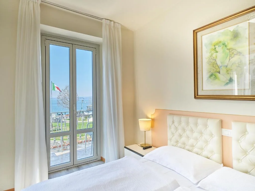 Camera Matrimoniale con Balcone e Vista Lago — Hotel San Marco