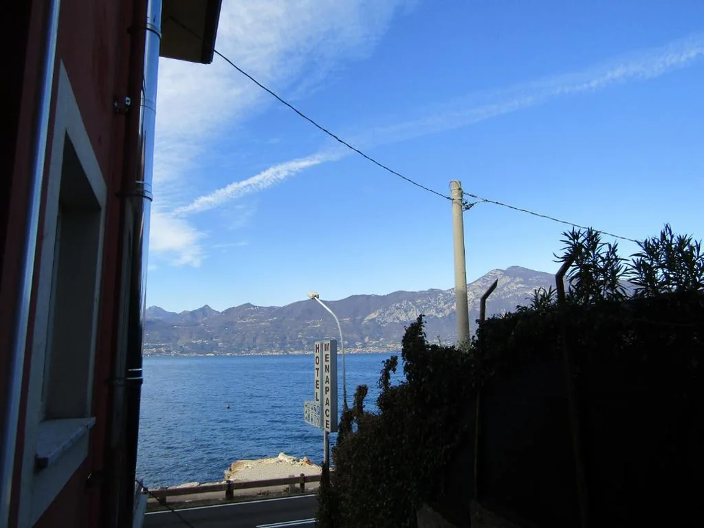 Camera Matrimoniale con Balcone e Vista Lago Laterale — Hotel Menapace