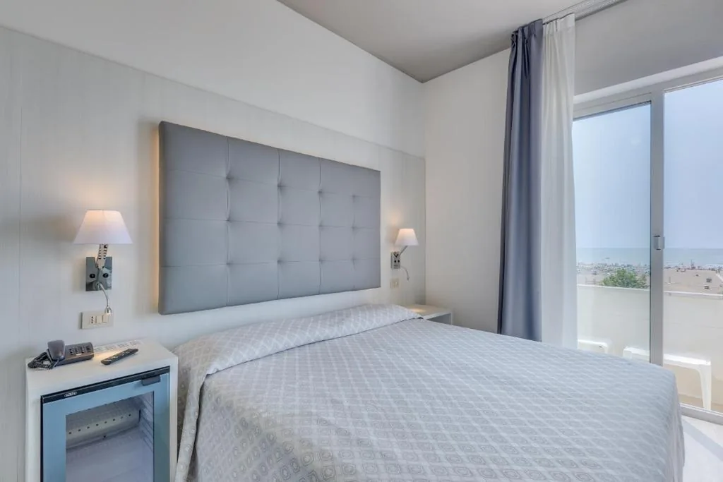 Camera Matrimoniale con Balcone e Vista Mare — Hotel Garni’ Serena