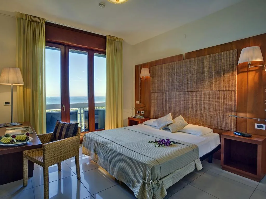 Camera Matrimoniale con Balcone e Vista Mare — Hotel Le Tegnue