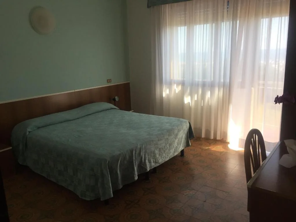 Camera Matrimoniale con Balcone e Vista Mare — Hotel Margherita