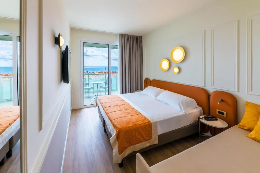 Camera Matrimoniale con Balcone e Vista Mare — Hotel Montecarlo
