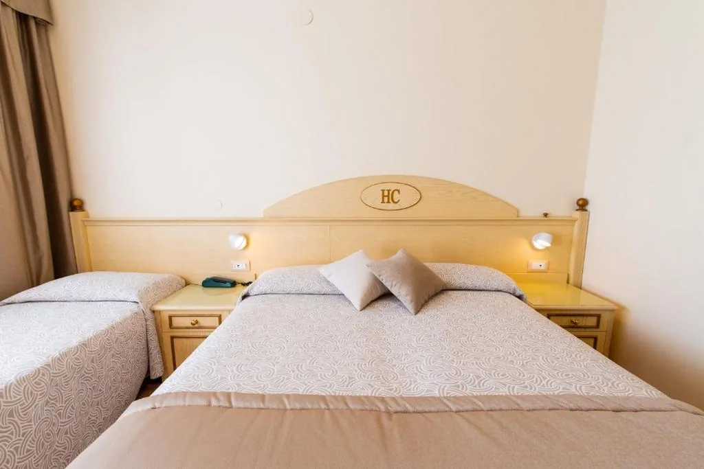 Camera Matrimoniale con Balcone e Vista Mare Laterale — Hotel Carlton