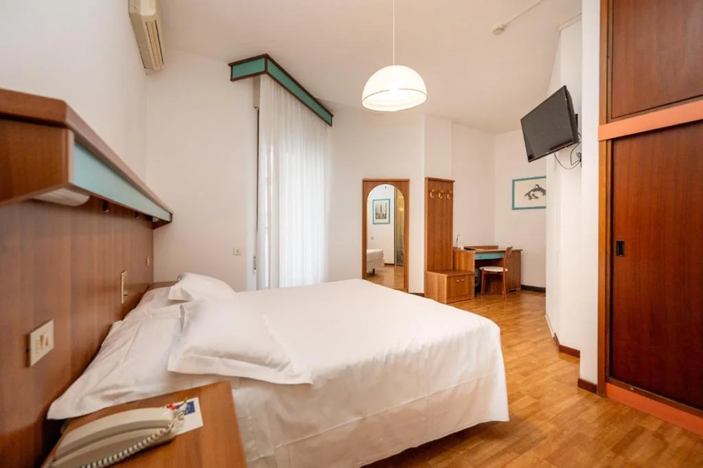 Double Room with Balcony and Lateral Sea View — Hotel Las Vegas