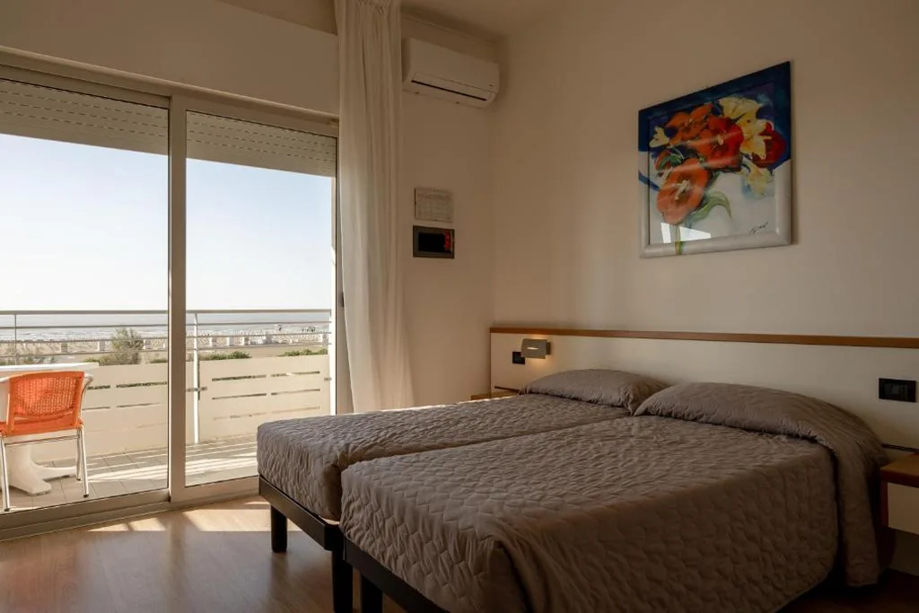 Double Room with Balcony - Seafront — Hotel Continental