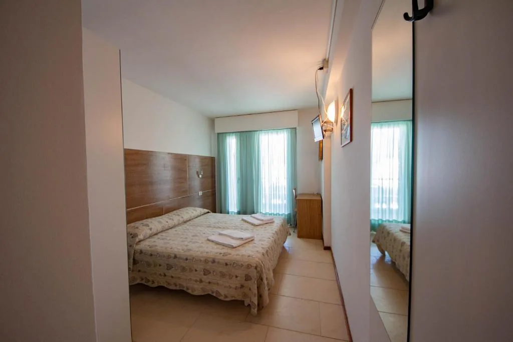 Camera Matrimoniale con Balcone — Hotel Ambra