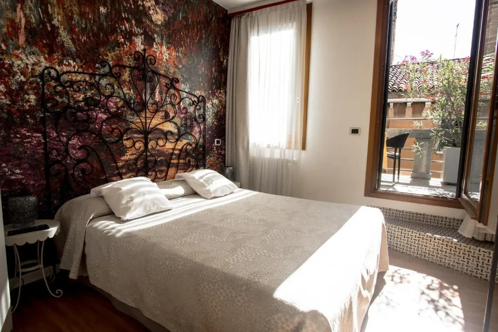 Camera Matrimoniale con Balcone — Hotel Antigo Trovatore